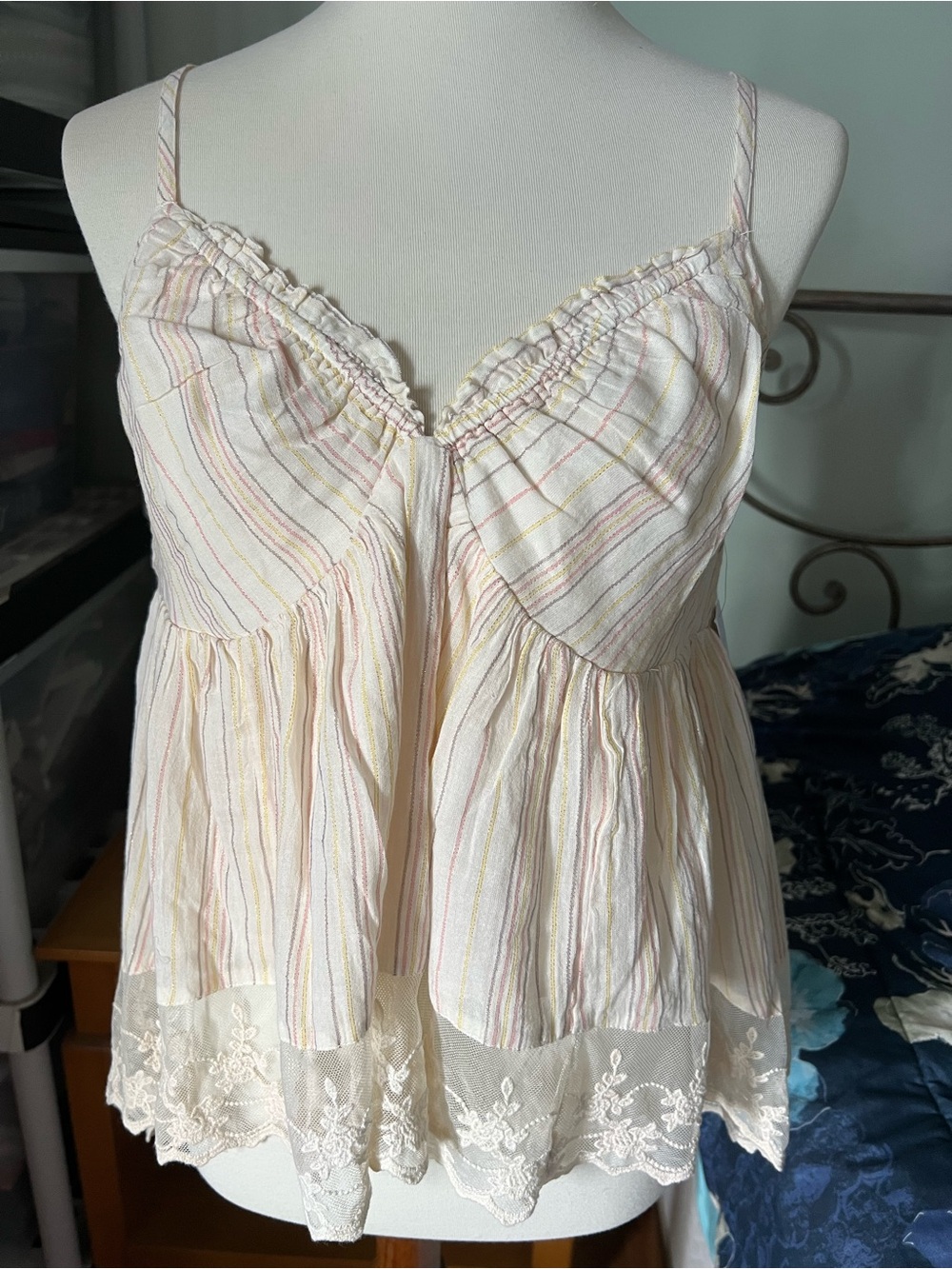 Jessica Simpson Women's Medium Indy Hankerchief Cream Striped Lace-Hem Cami Top